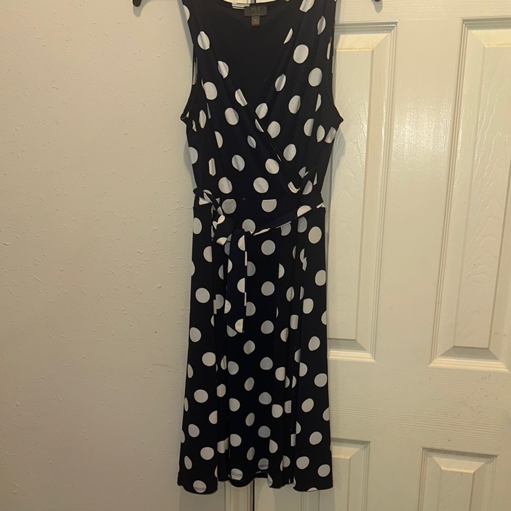 41 Hawthorn Black and White V-Neck Midi Sundress